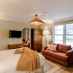 Tyndall's Park - Your Апартаменты