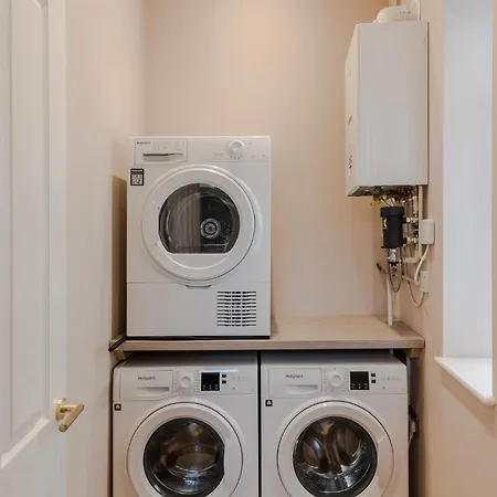 Tyndall's Park - Your アパート *