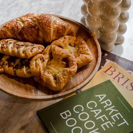 アパート Tyndall's Park - Your *